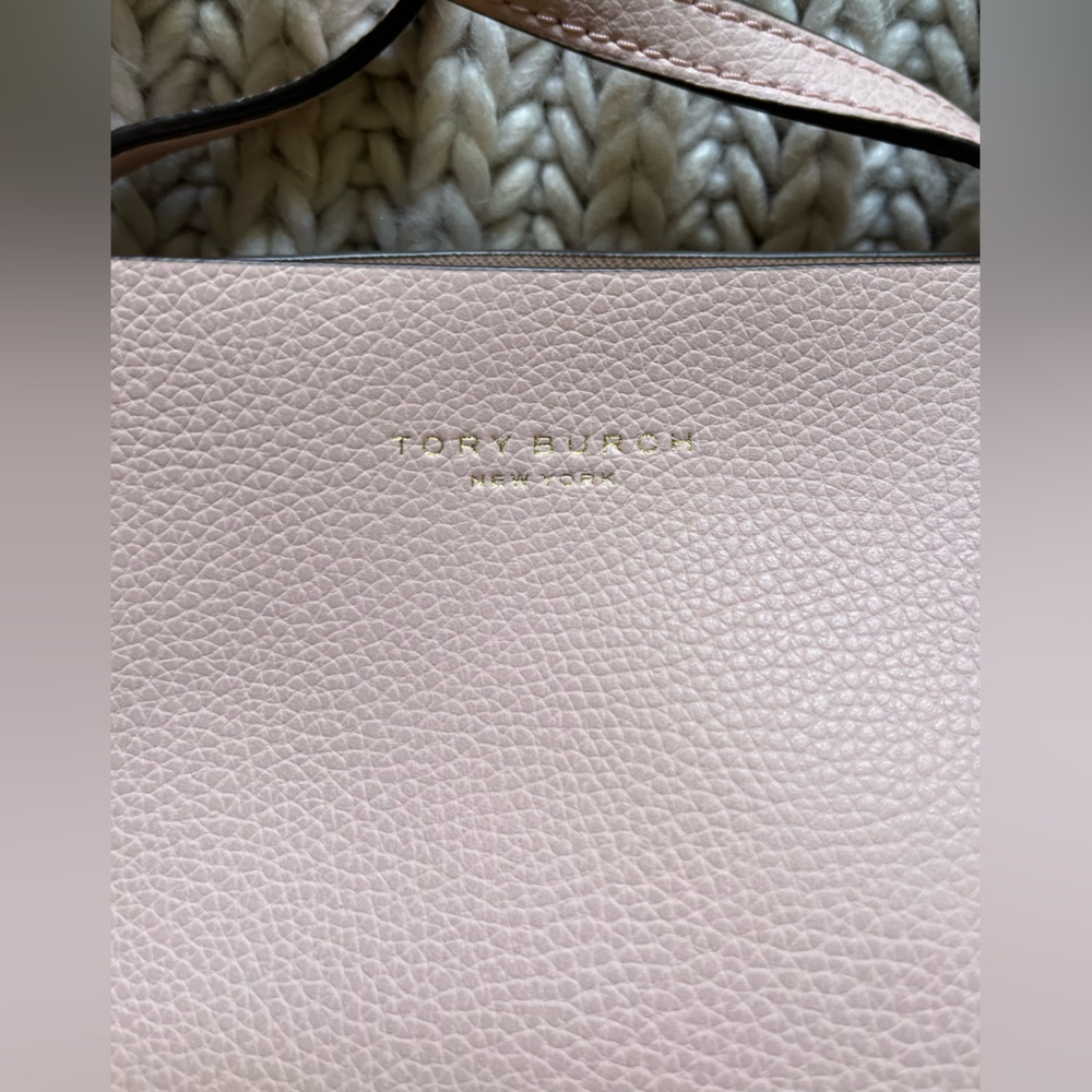 Tory Burch purse. - Picture 3 of 12